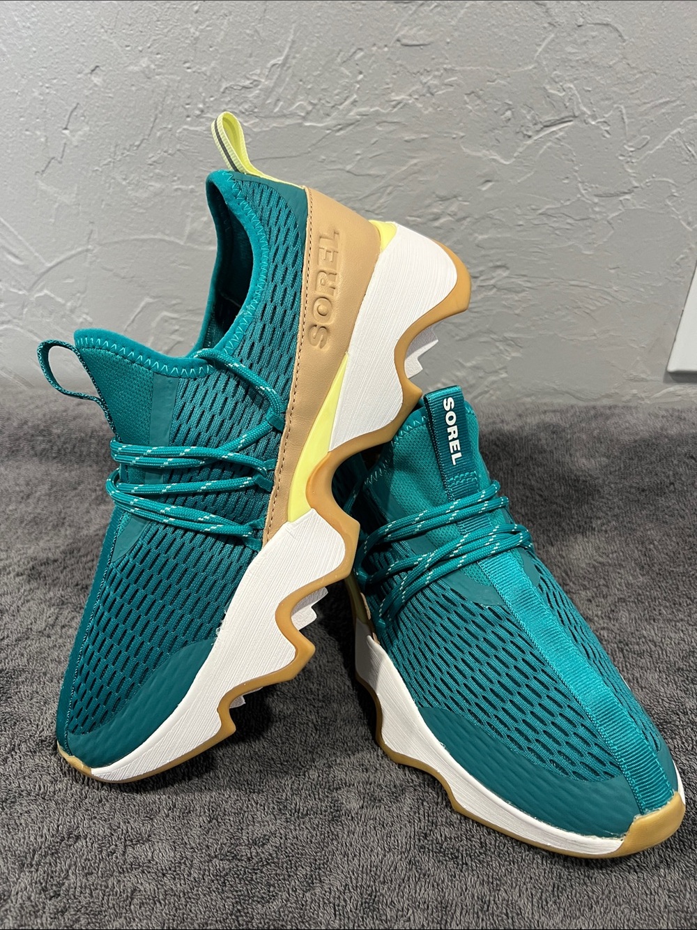 🔥 SOREL Kinetic Imact Lace Athletic Sneakers Women Size 9 Teal/Tan/White  - EUC